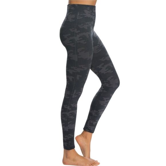 SPANX Look At Me Now Leggings Black Camo - Picture 2 of 9